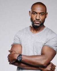 آدریان هولمز