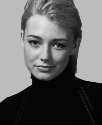 اکسانا آکینشاینا