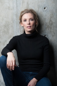 اِمی استولتی