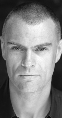 جولیان لوئیس جونز