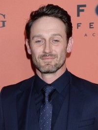 جاش استوارت - Josh Stewart