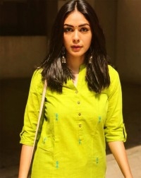 مرونال تاکور