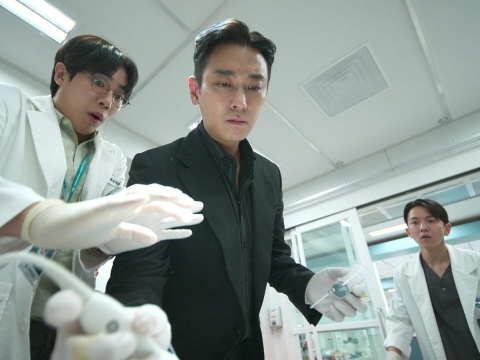 ورود دکتر دیوانه