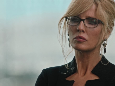 گرگ‌ها را نزدیک نگه دار