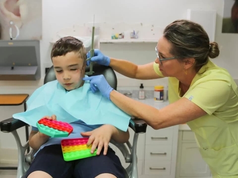 من آمده‌ام گوش بگیرم