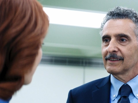 چه کسی زنده است؟