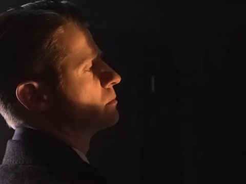 تکههای یک آینه شکسته