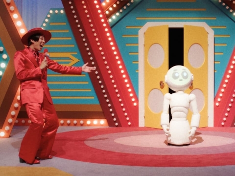 چه کسی در جعبه است؟