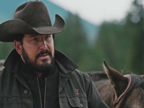 زیر پتویی از قرمز