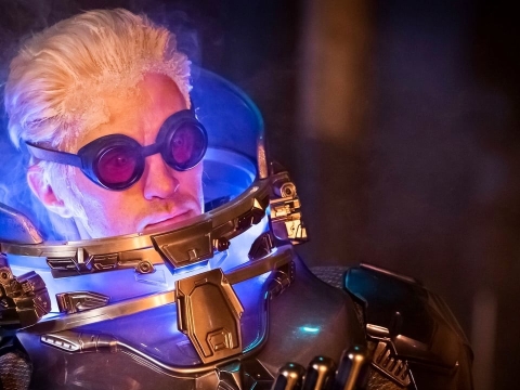 سرنوشت تو را میخواند