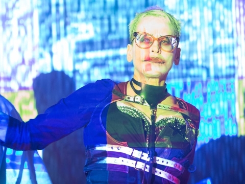 این توپ گلی و بدجنسی