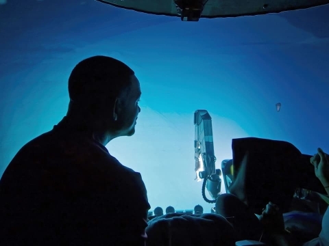 فرود به تاریکی