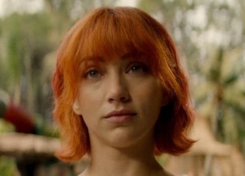 دختری با خالکوبی ماهی اره ای